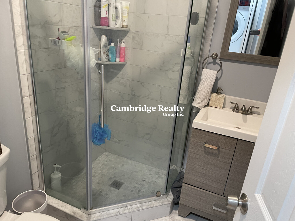 4 bed, 2 bath apartment for rent at 25 Gore St Unit 3, East Cambridge — photo 7 of 9