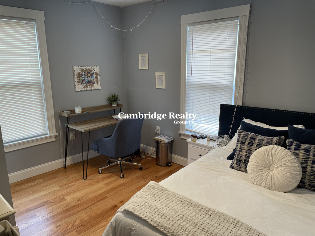 4 bed, 2 bath apartment for rent at 25 Gore St Unit 3, East Cambridge — photo 5 of 9