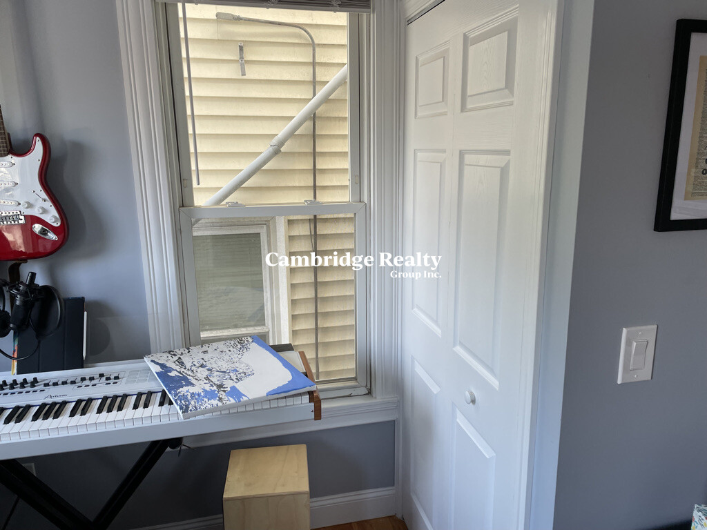 25 1/2 Gore St, East Cambridge