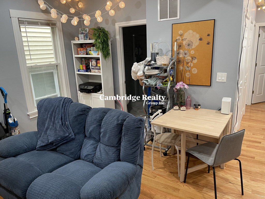 25 1/2 Gore St, East Cambridge