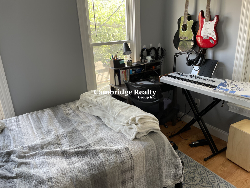 25 1/2 Gore St, East Cambridge