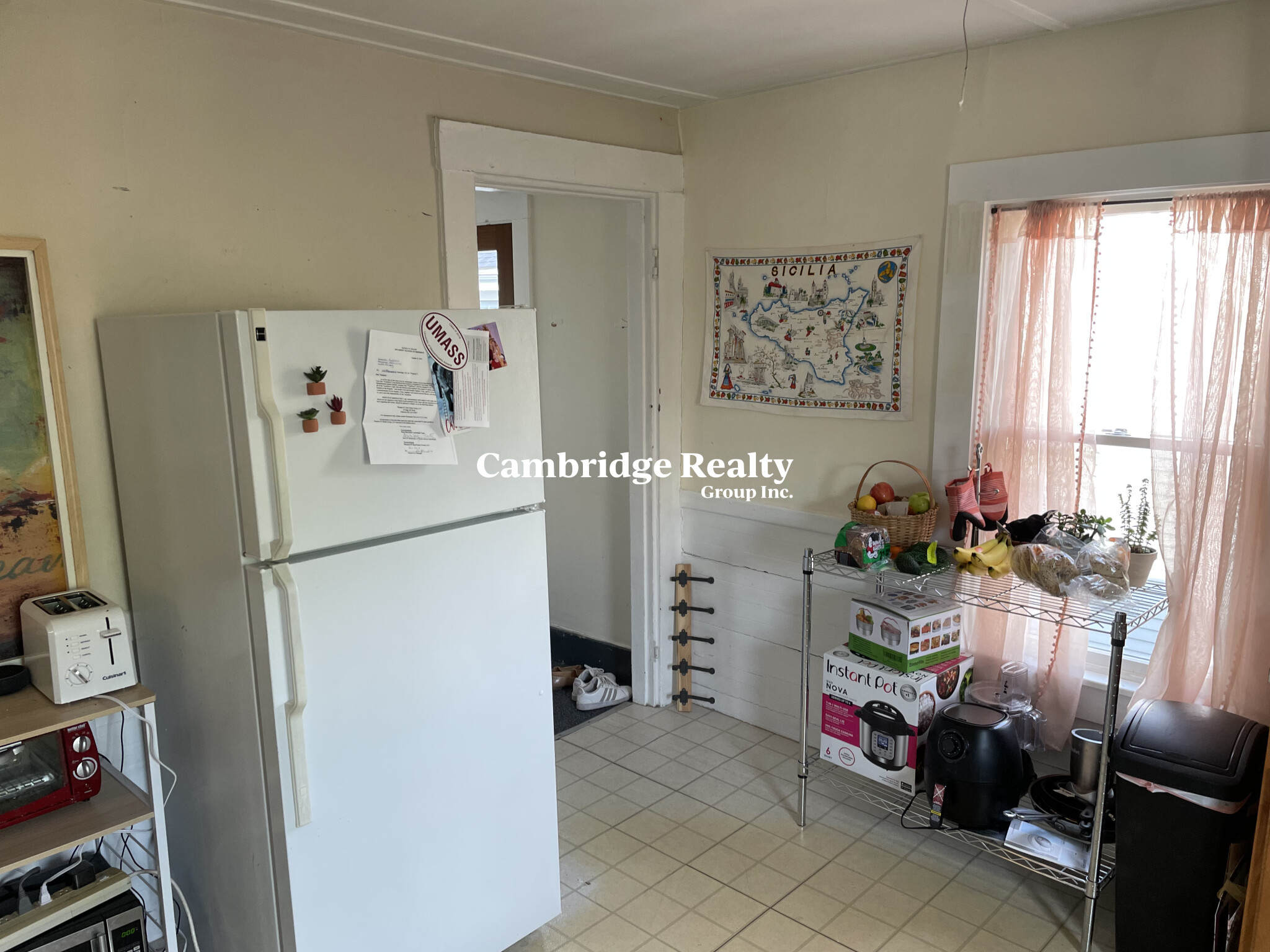 3 bed, 1 bath apartment for rent at 117 Pleasant St Unit 2, Cambridgeport — photo 4 of 11
