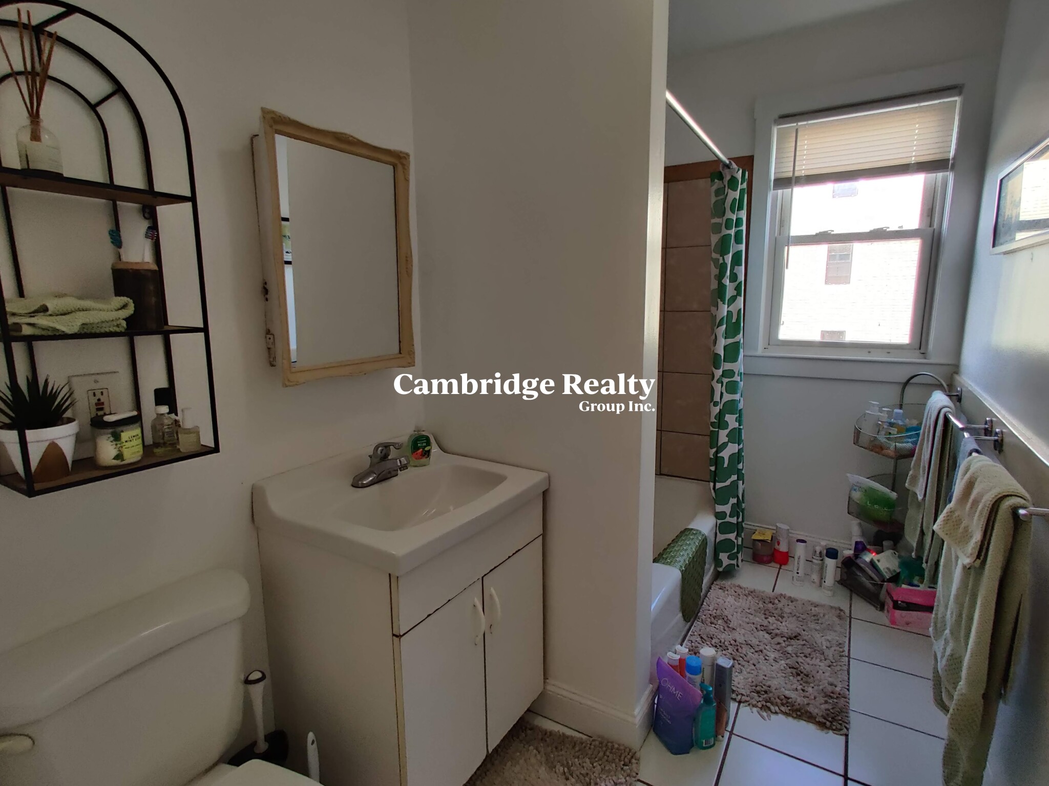 4 bed, 2 bath apartment for rent at 86 Fellsway Unit 2, Winter Hill — photo 10 of 14