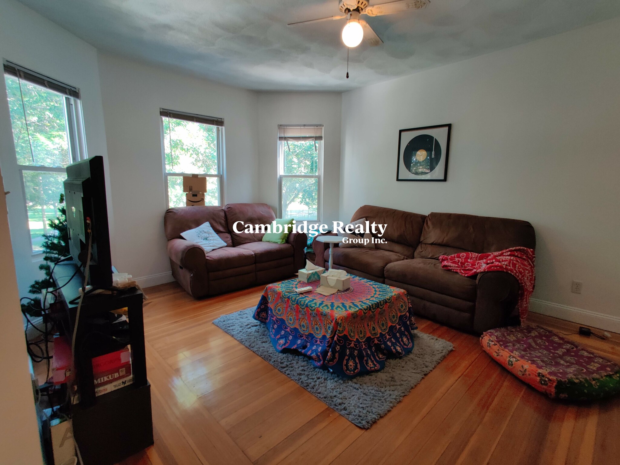 4 bed, 2 bath apartment for rent at 86 Fellsway Unit 2, Winter Hill — photo 3 of 14