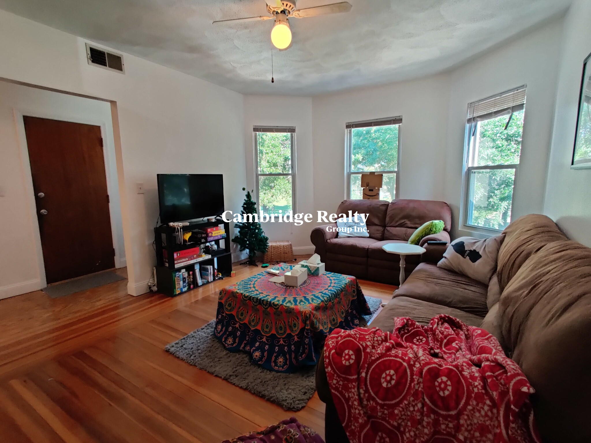 4 bed, 2 bath apartment for rent at 86 Fellsway Unit 2, Winter Hill — photo 2 of 14