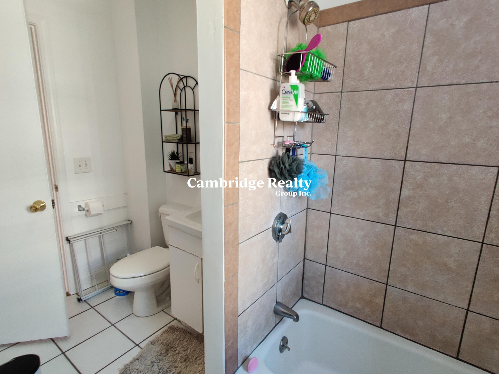 4 bed, 2 bath apartment for rent at 86 Fellsway Unit 2, Winter Hill — photo 9 of 14