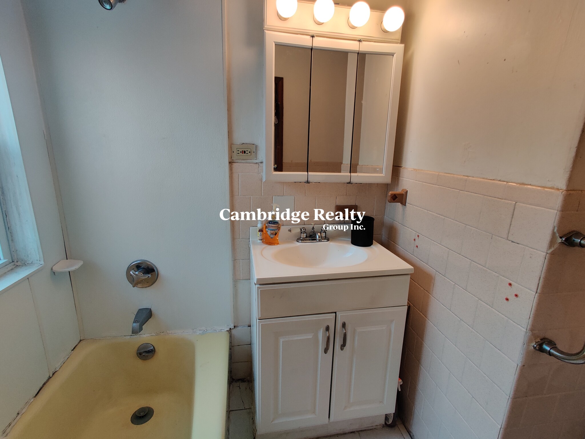 5 bed, 1 bath apartment for rent at 594 Broadway Unit 2, Ball Square — photo 9 of 20
