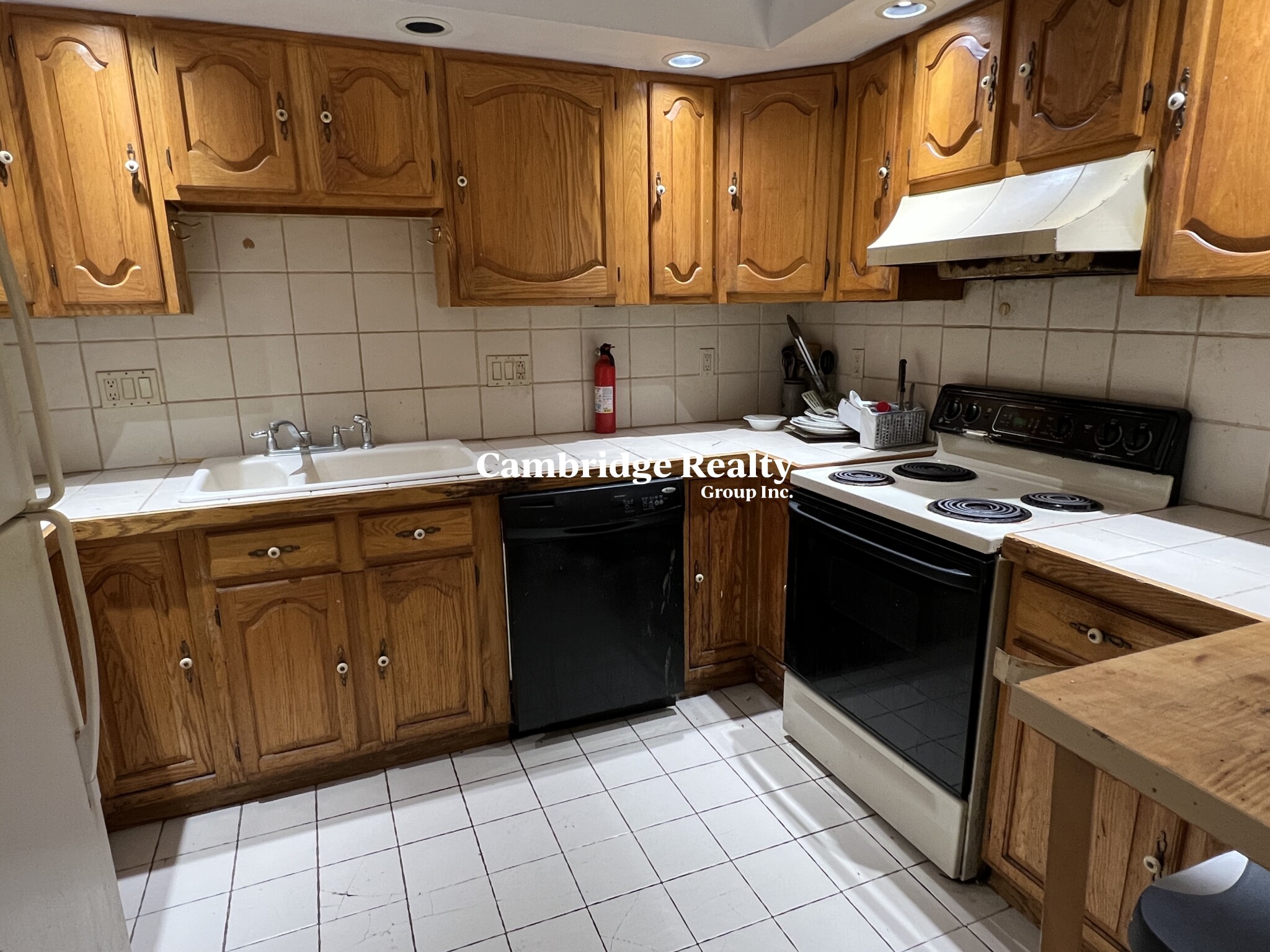 5 bed, 2 bath apartment for rent at 166 Auburn St Unit A, Central Square — photo 6 of 13