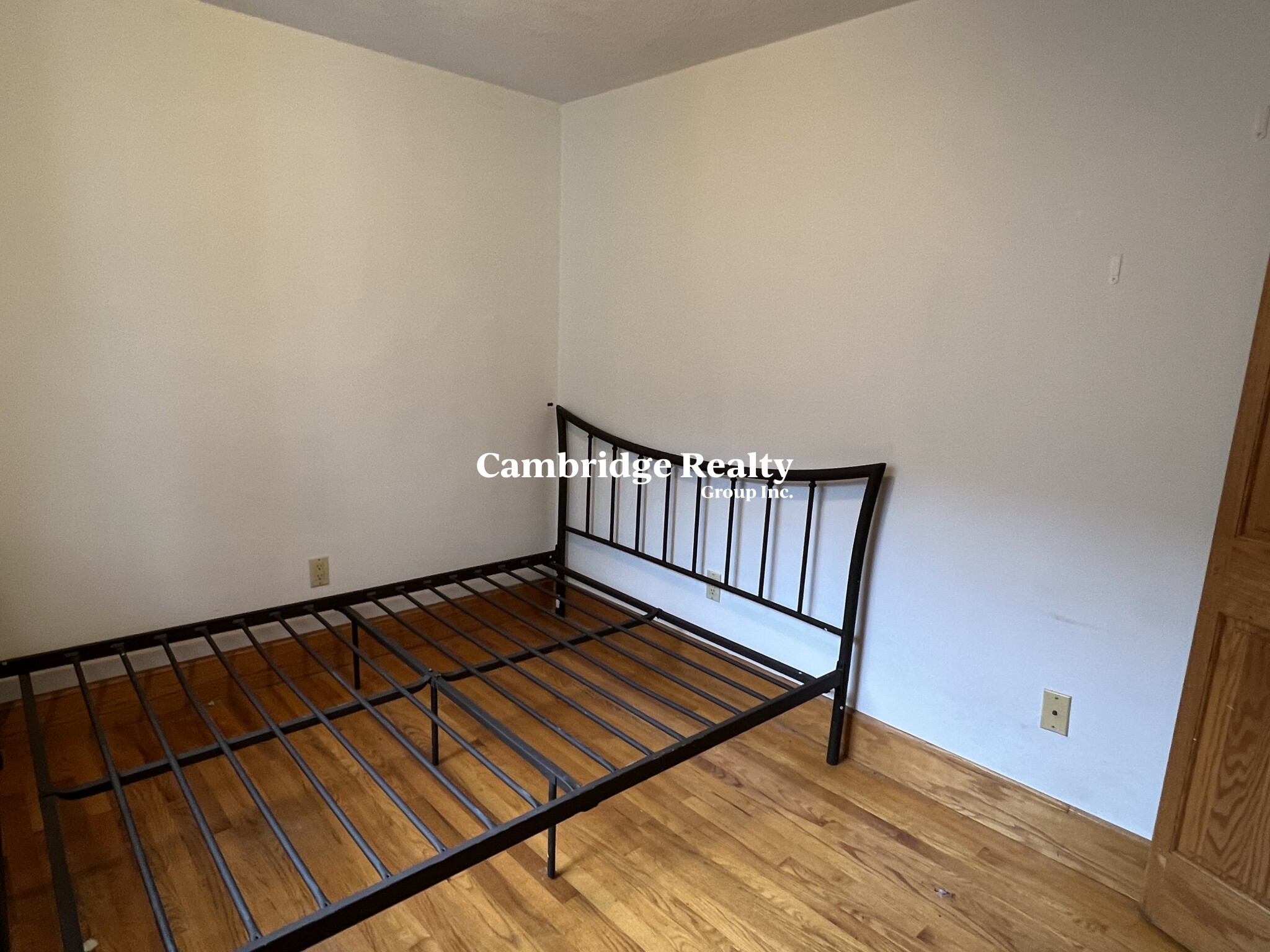5 bed, 2 bath apartment for rent at 166 Auburn St Unit A, Central Square — photo 4 of 13