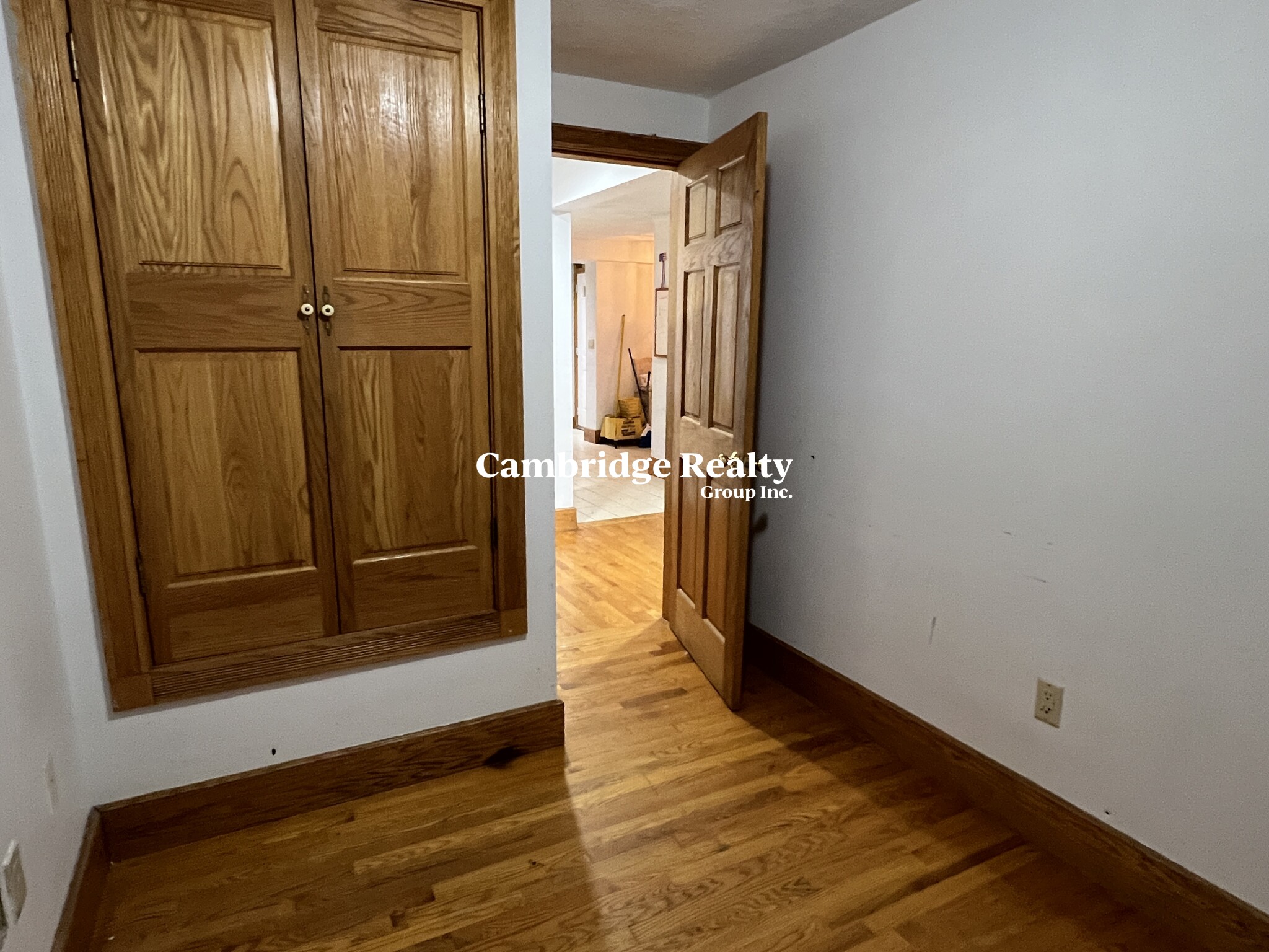 5 bed, 2 bath apartment for rent at 166 Auburn St Unit A, Central Square — photo 5 of 13