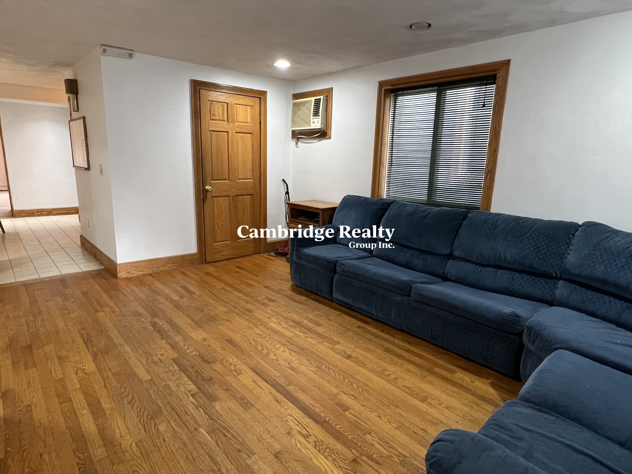 5 bed, 2 bath apartment for rent at 166 Auburn St Unit A, Central Square — photo 2 of 13