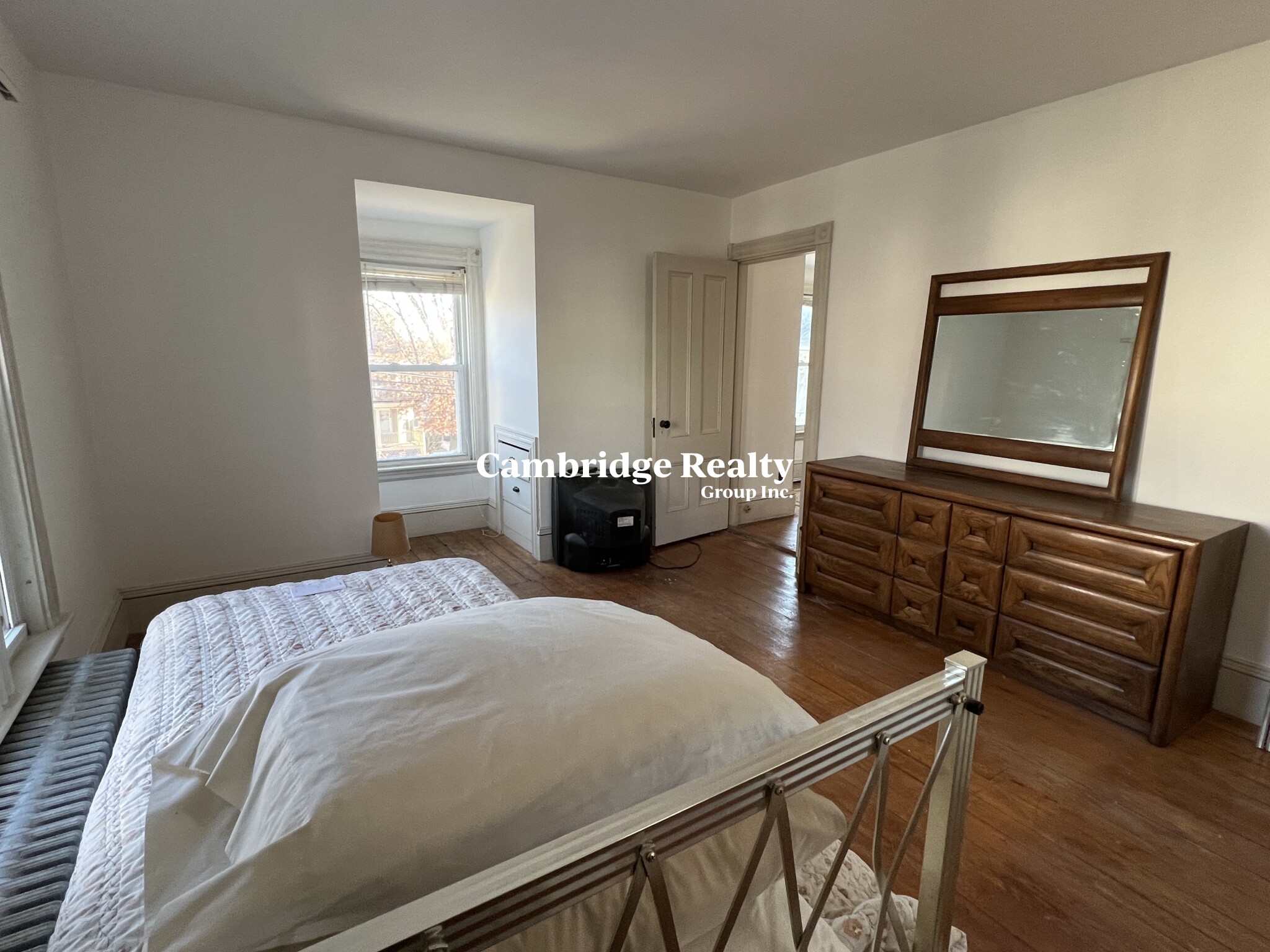 6 bed, 2 bath apartment for rent at 80 Curtis St Unit Sfh, West Somerville — photo 5 of 19