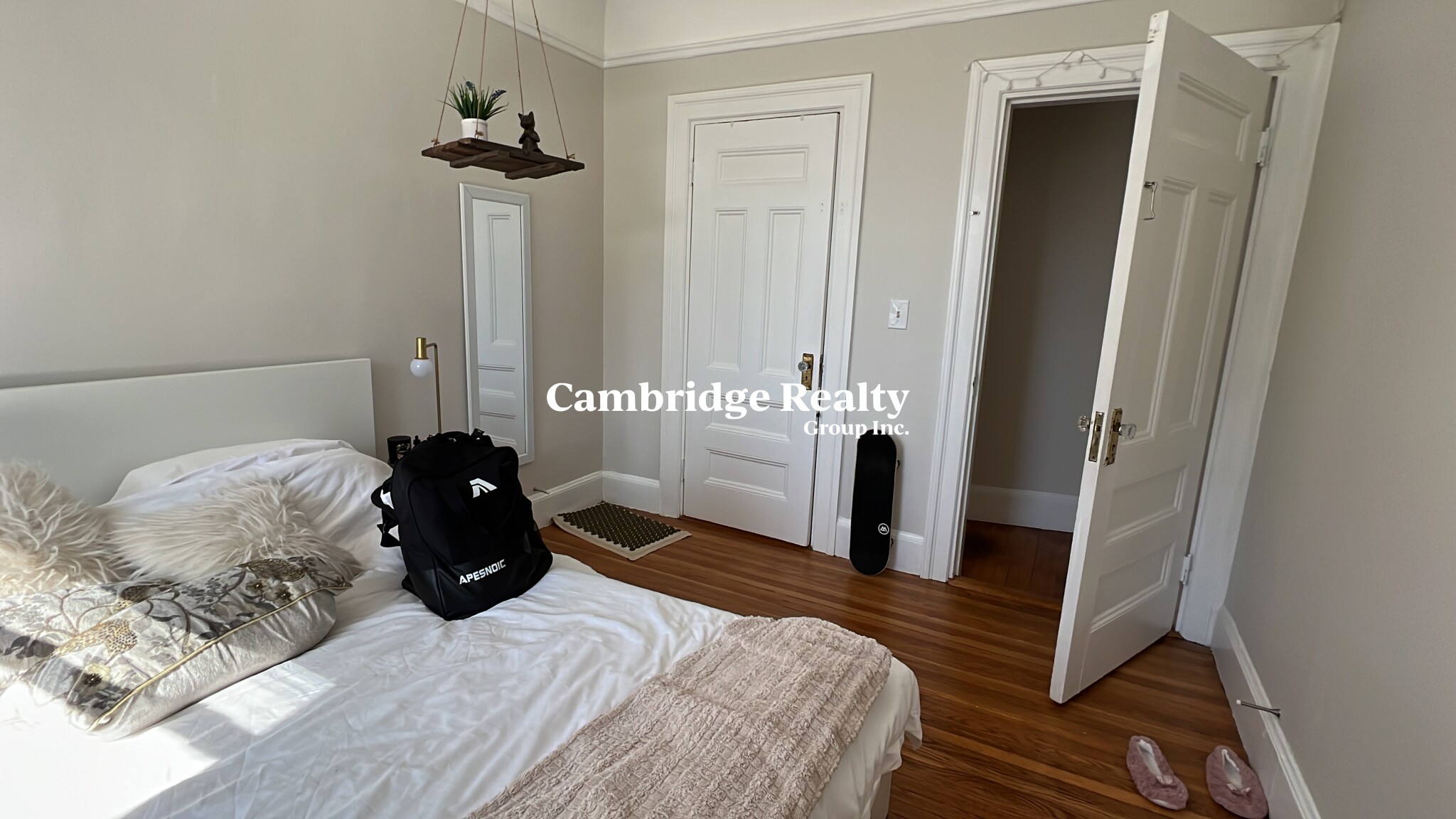 1039 Massachusetts Ave, Harvard Square