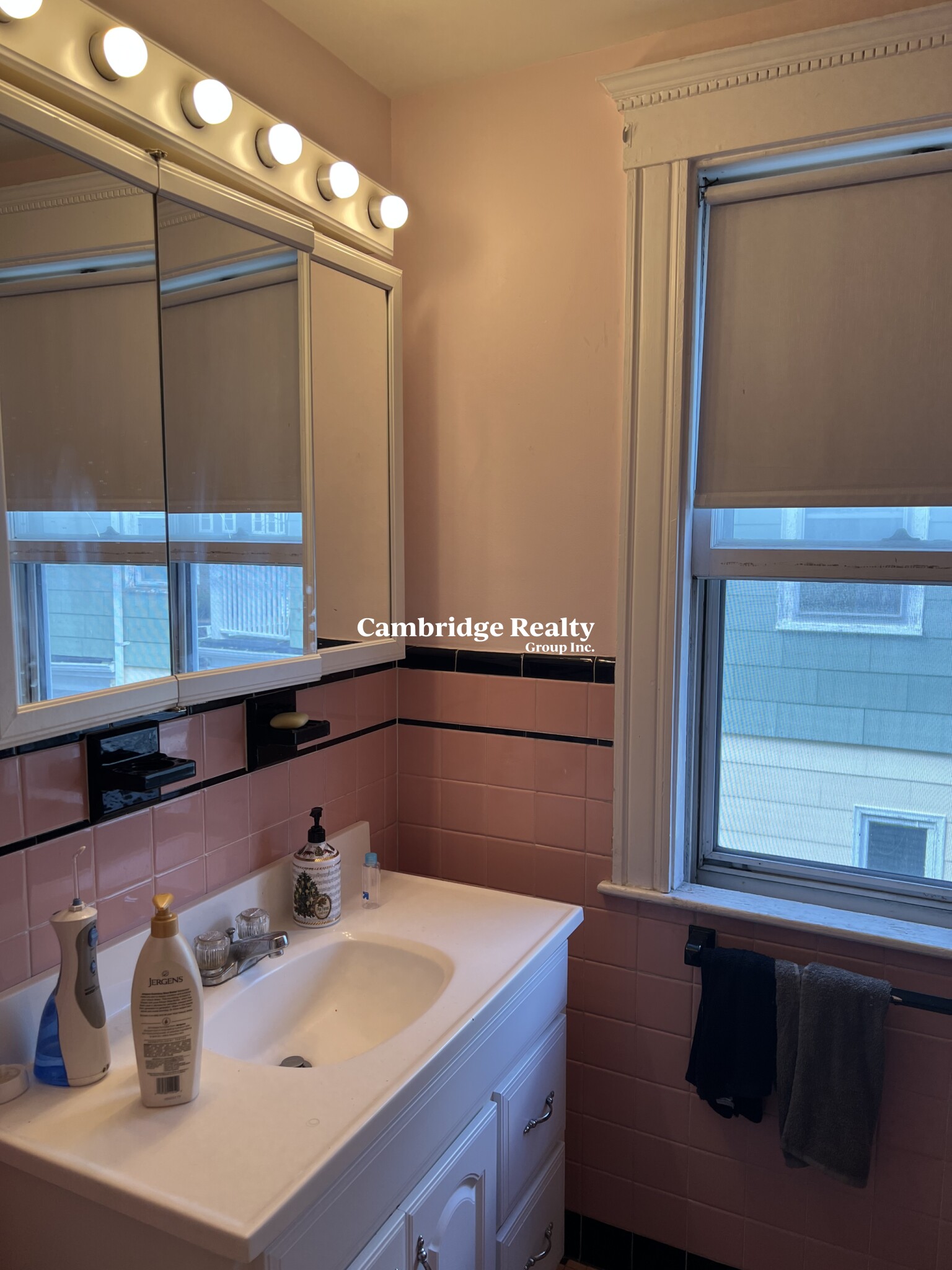 136 Powder House Blvd, West Somerville