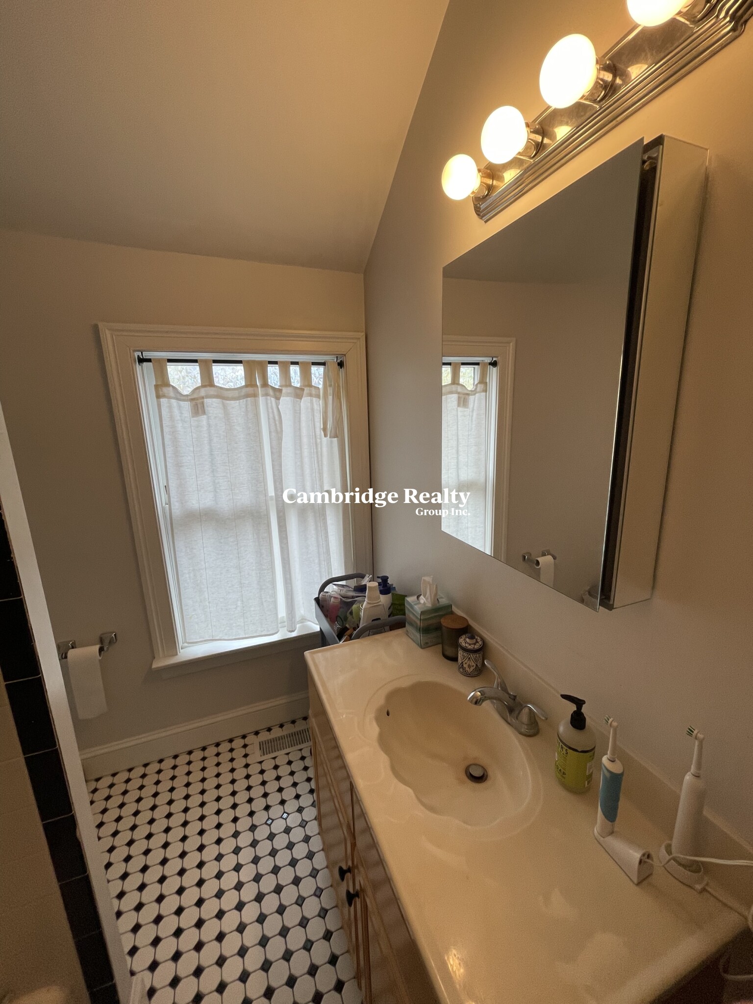 115 Pleasant St, Cambridgeport