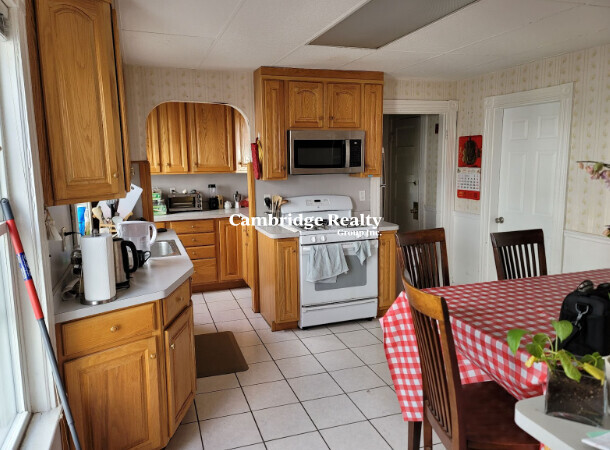 7 Boston Ave, Davis Square