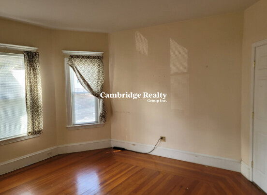 7 Boston Ave, Davis Square