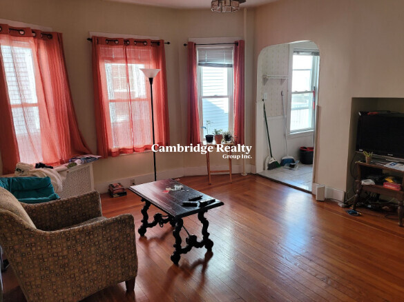 7 Boston Ave, Davis Square