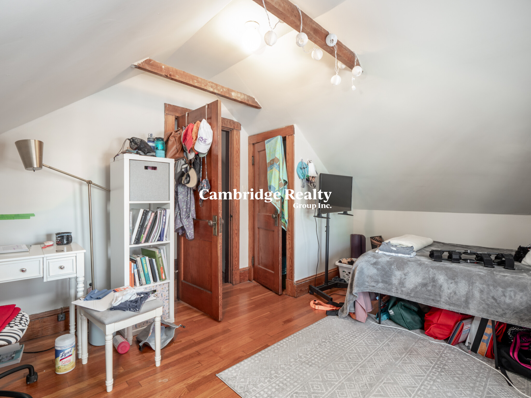 54 Upland Rd, West Somerville