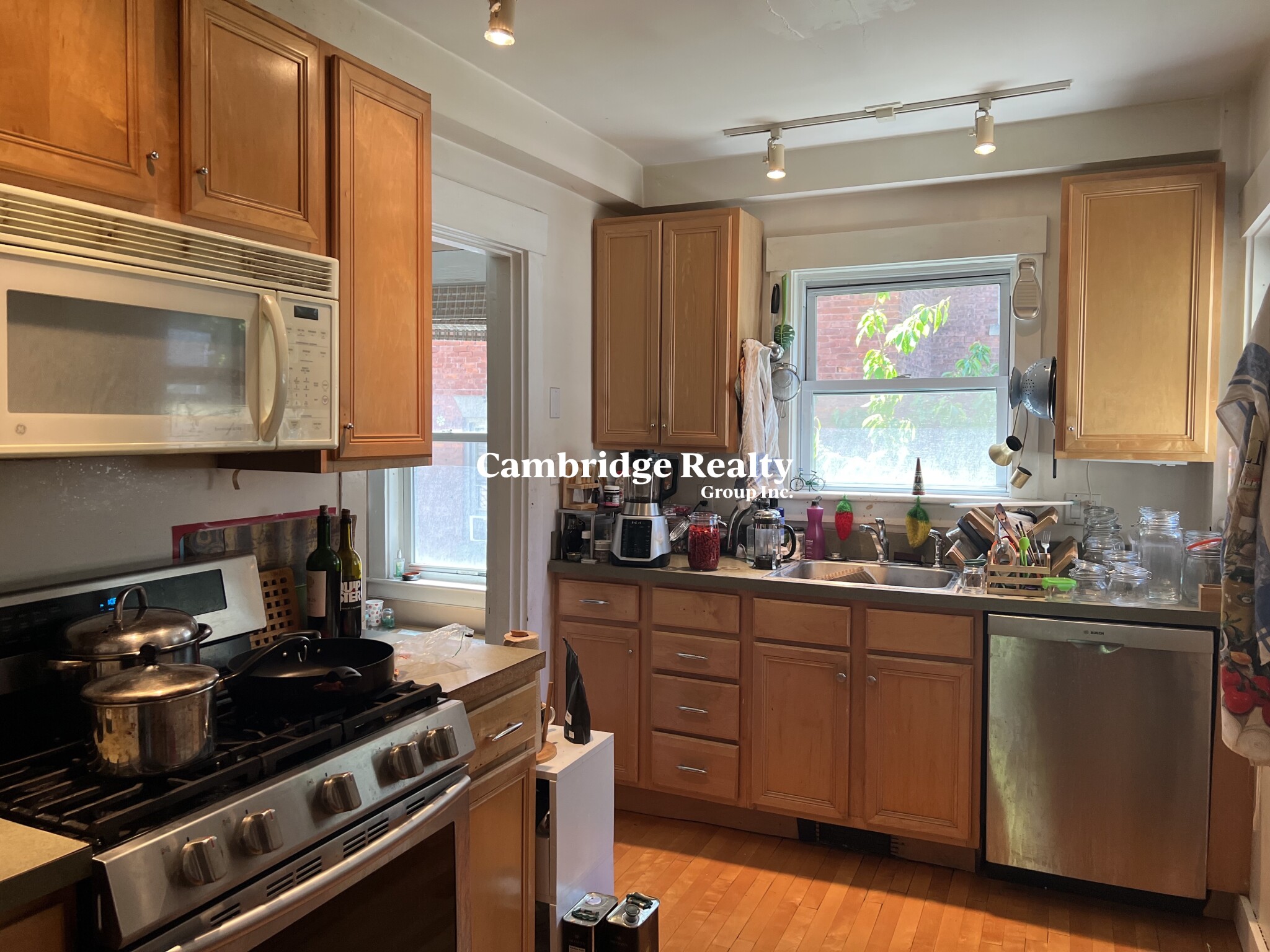 2 Kelly Rd, Cambridgeport