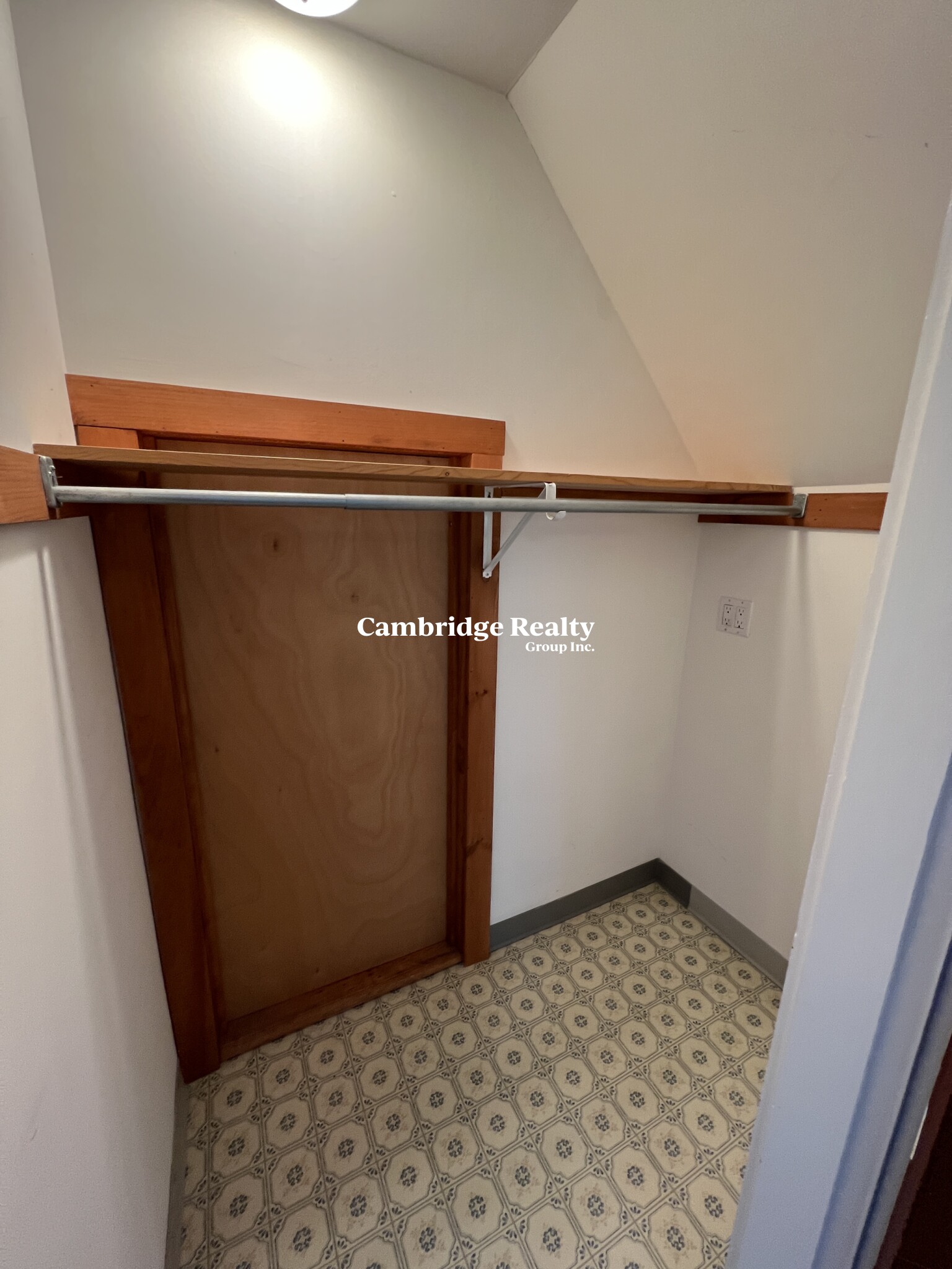 16 Edward Sullivan Rd, West Cambridge