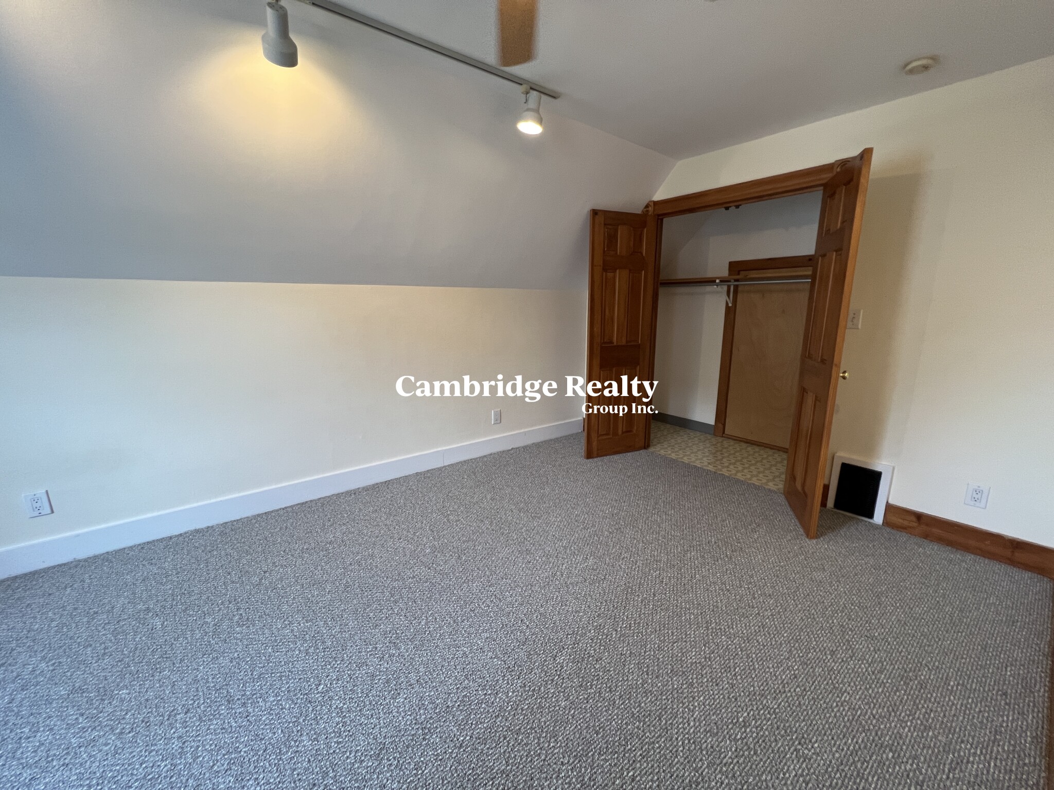 16 Edward Sullivan Rd, West Cambridge