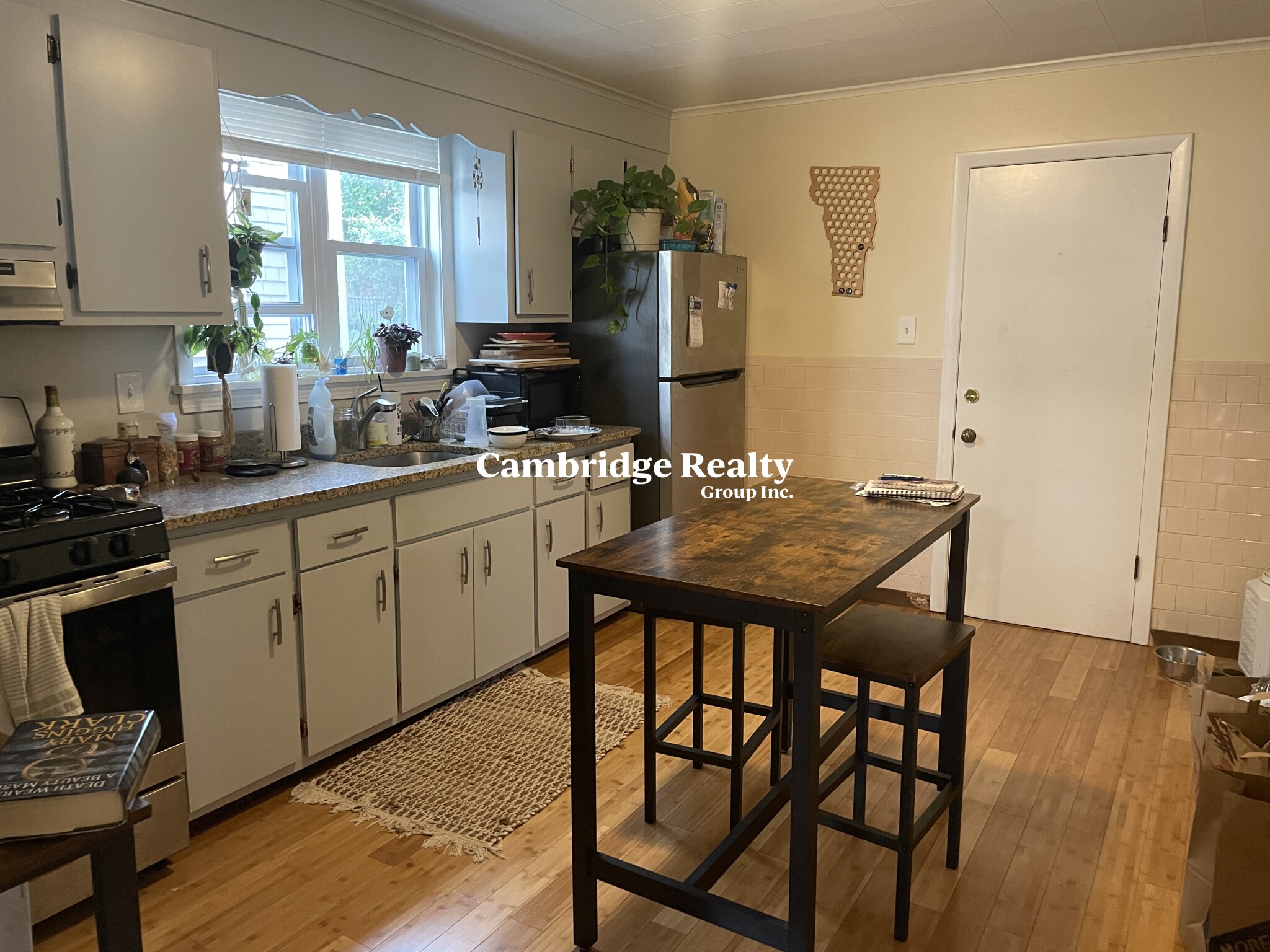 9 Belknap St, West Somerville