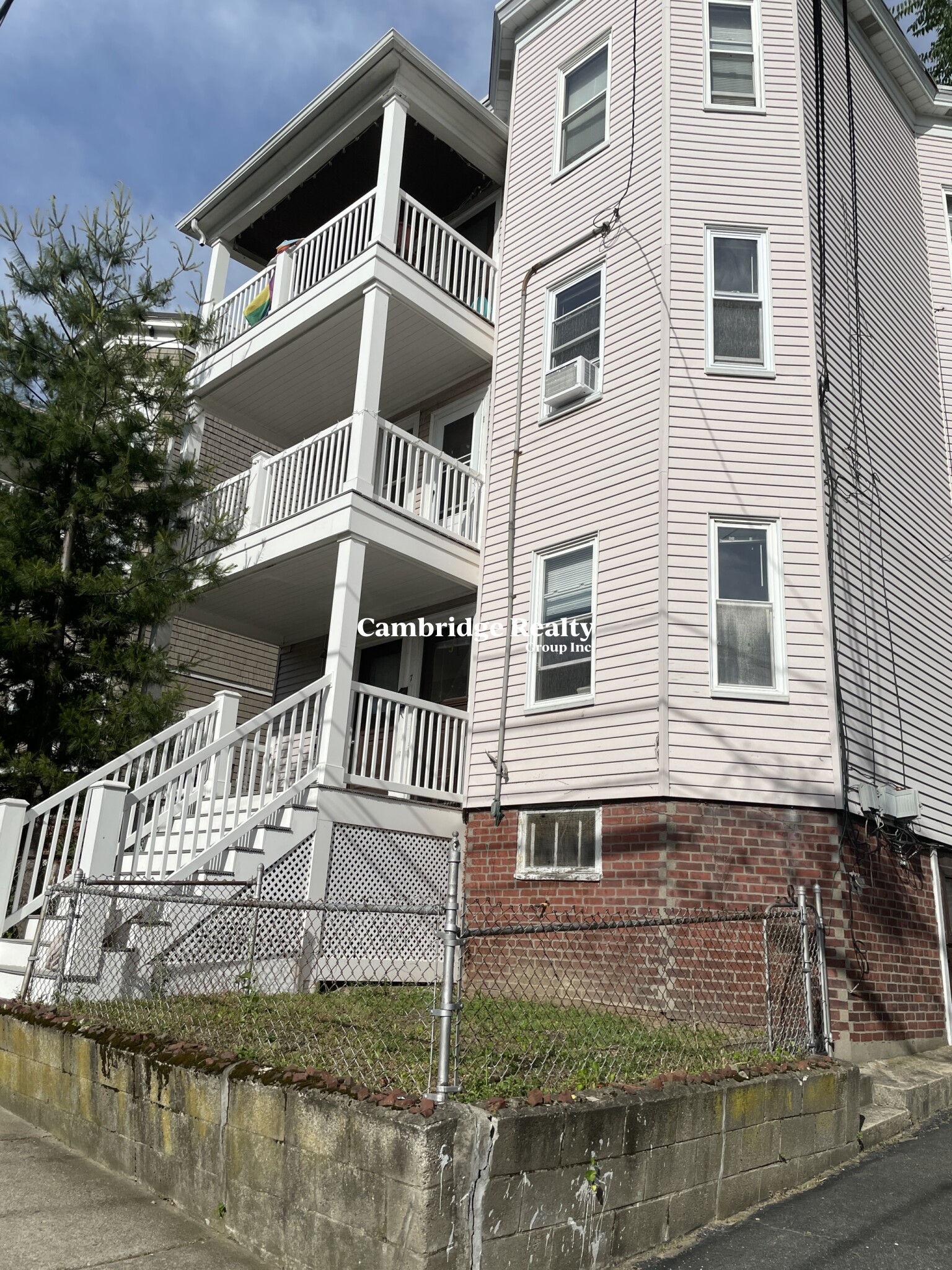 9 Belknap St, West Somerville