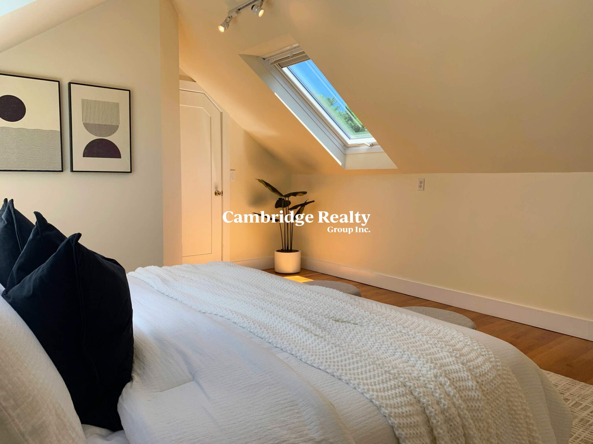 608 Huron Ave, Strawberry Hill