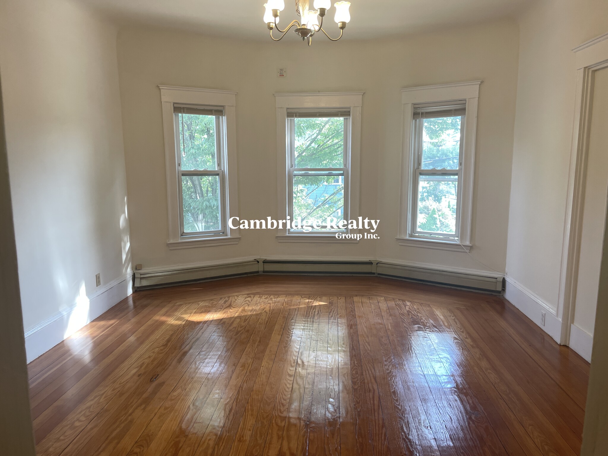 147 Willow Ave, Davis Square