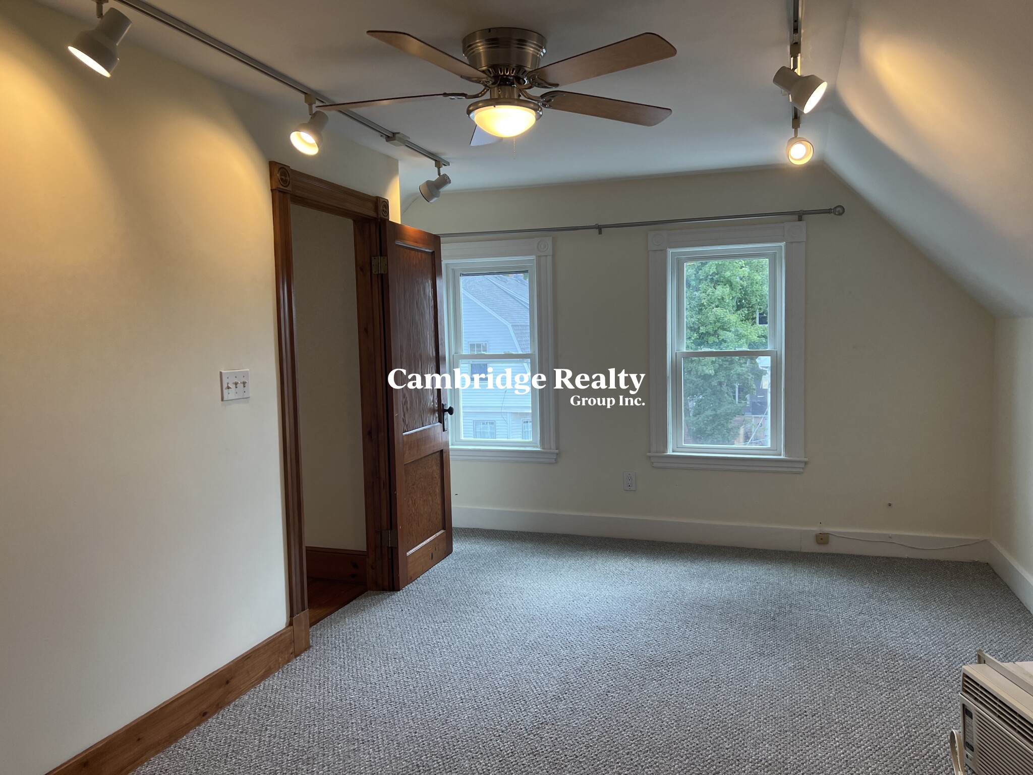 16 Edward Sullivan Rd, West Cambridge