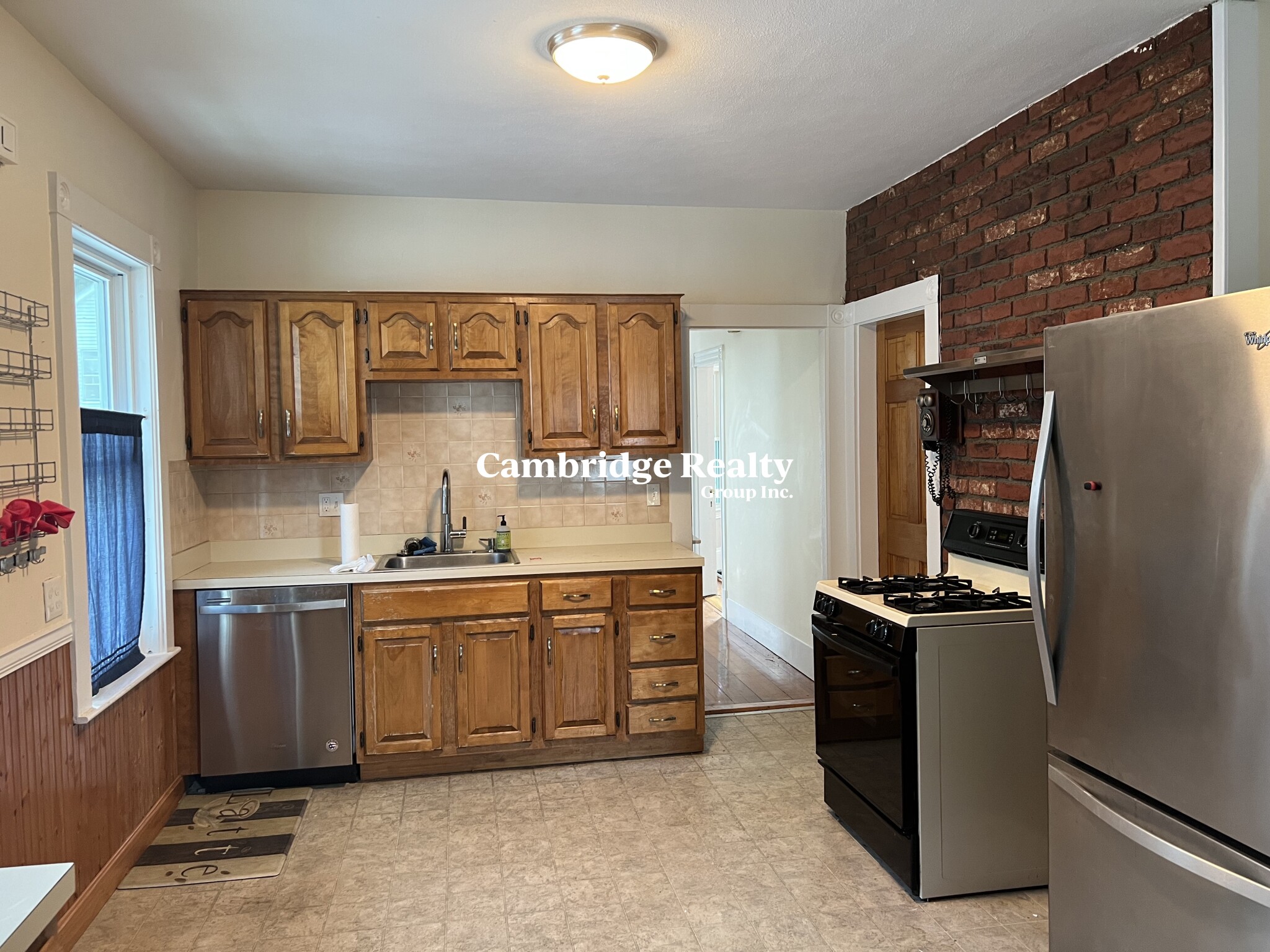 16 Edward Sullivan Rd, West Cambridge