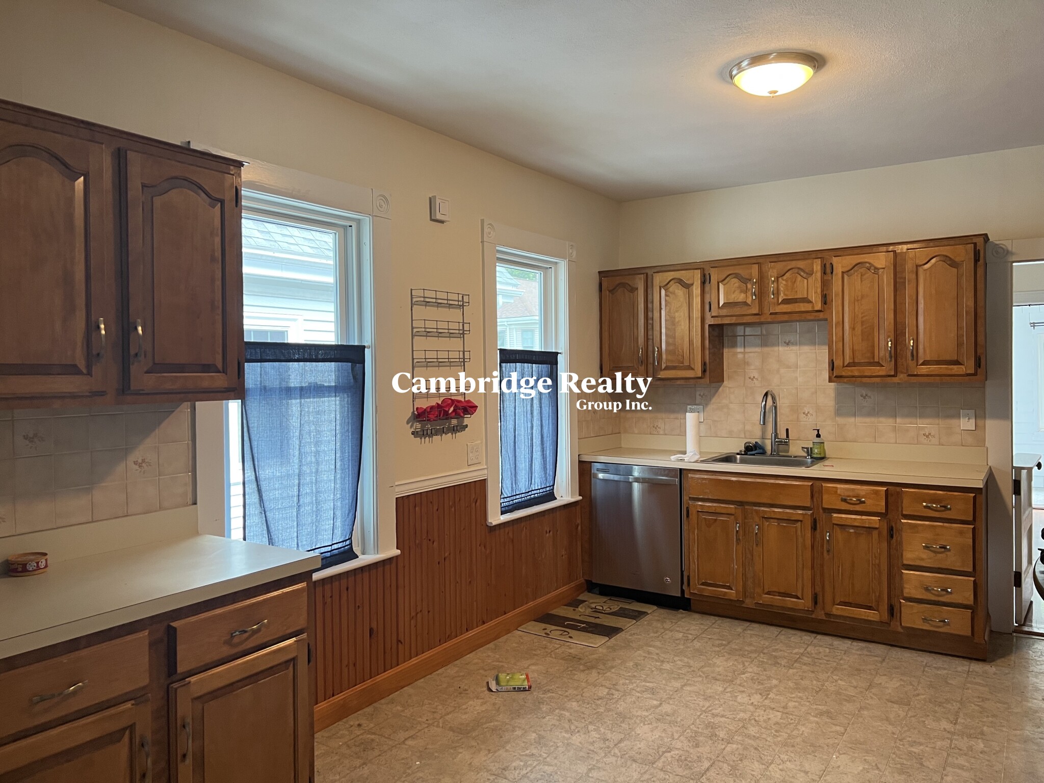 16 Edward Sullivan Rd, West Cambridge