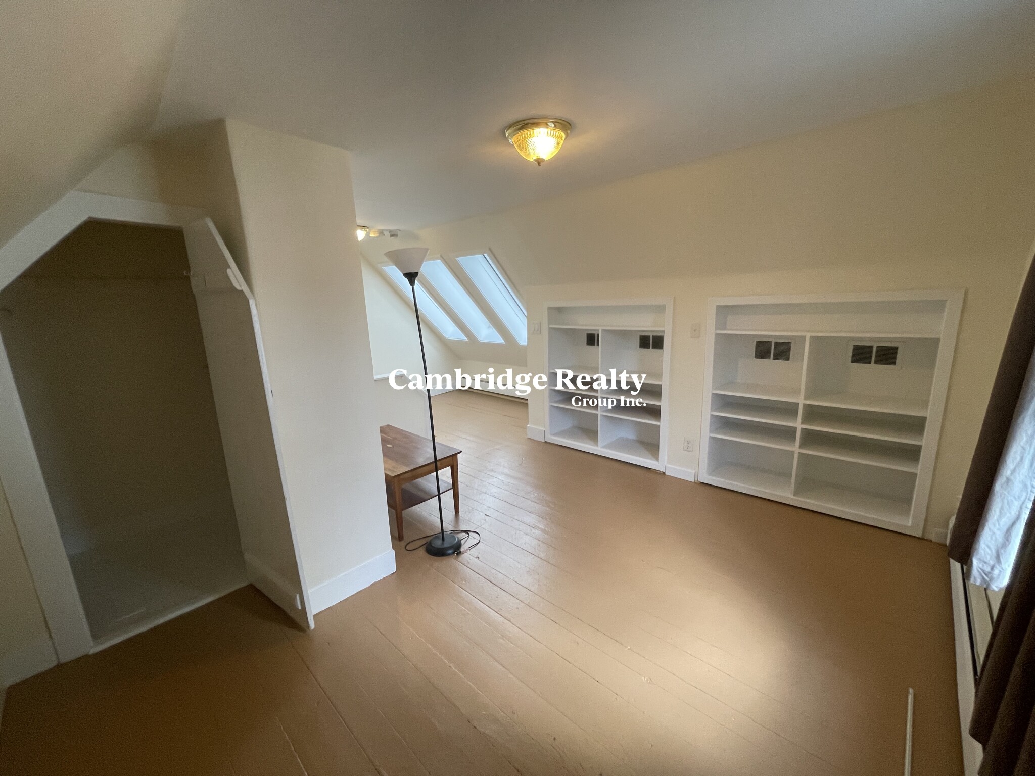 2 Walker Ct, Cambridgeport