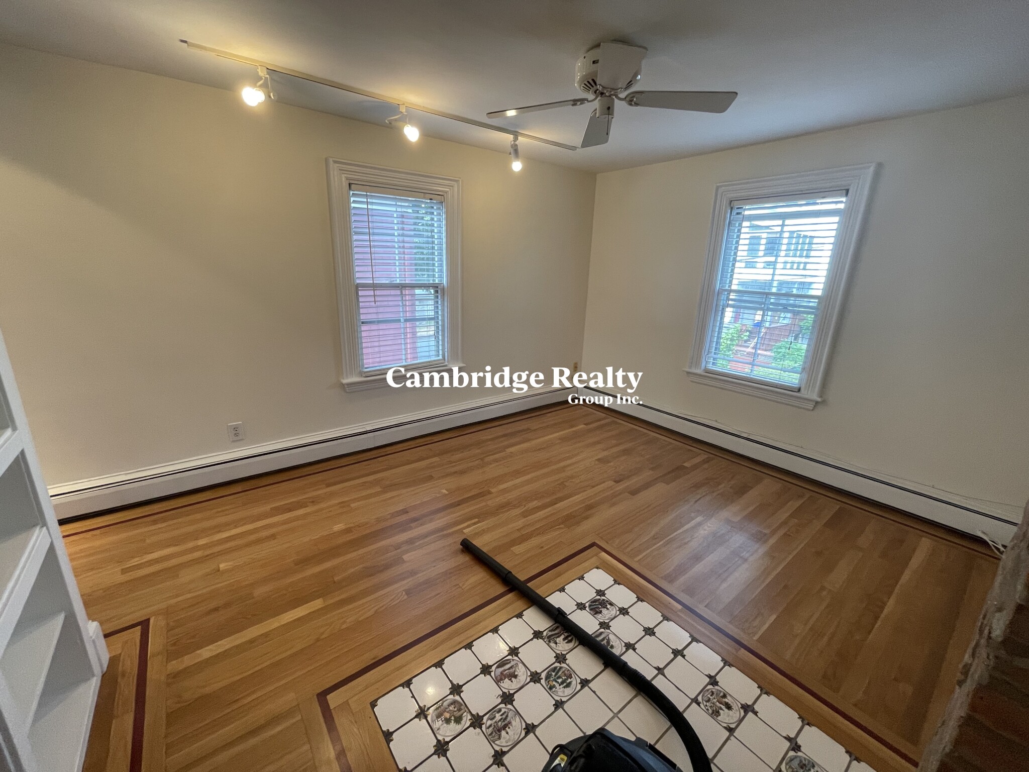 2 Walker Ct, Cambridgeport
