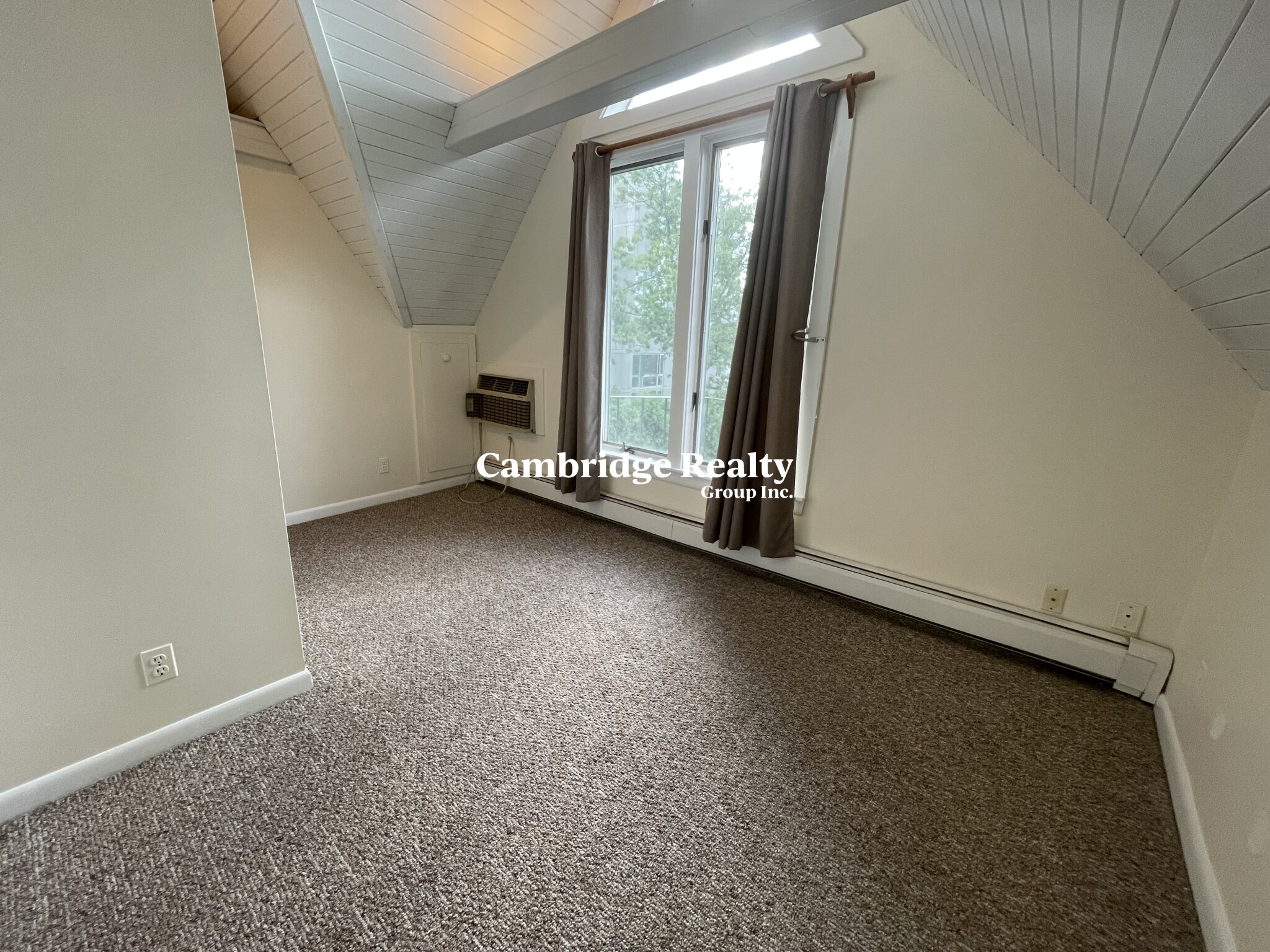 2 Walker Ct, Cambridgeport