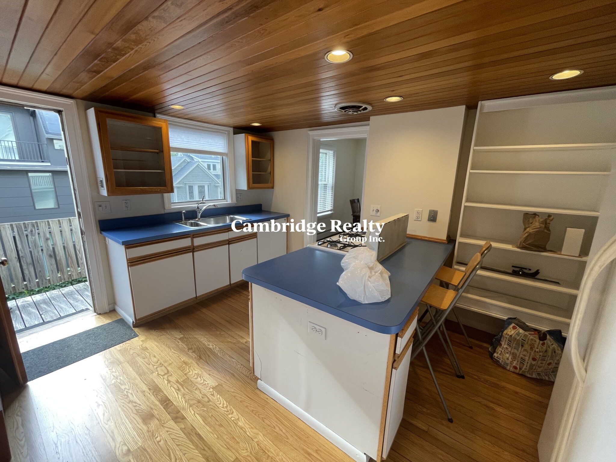 2 Walker Ct, Cambridgeport