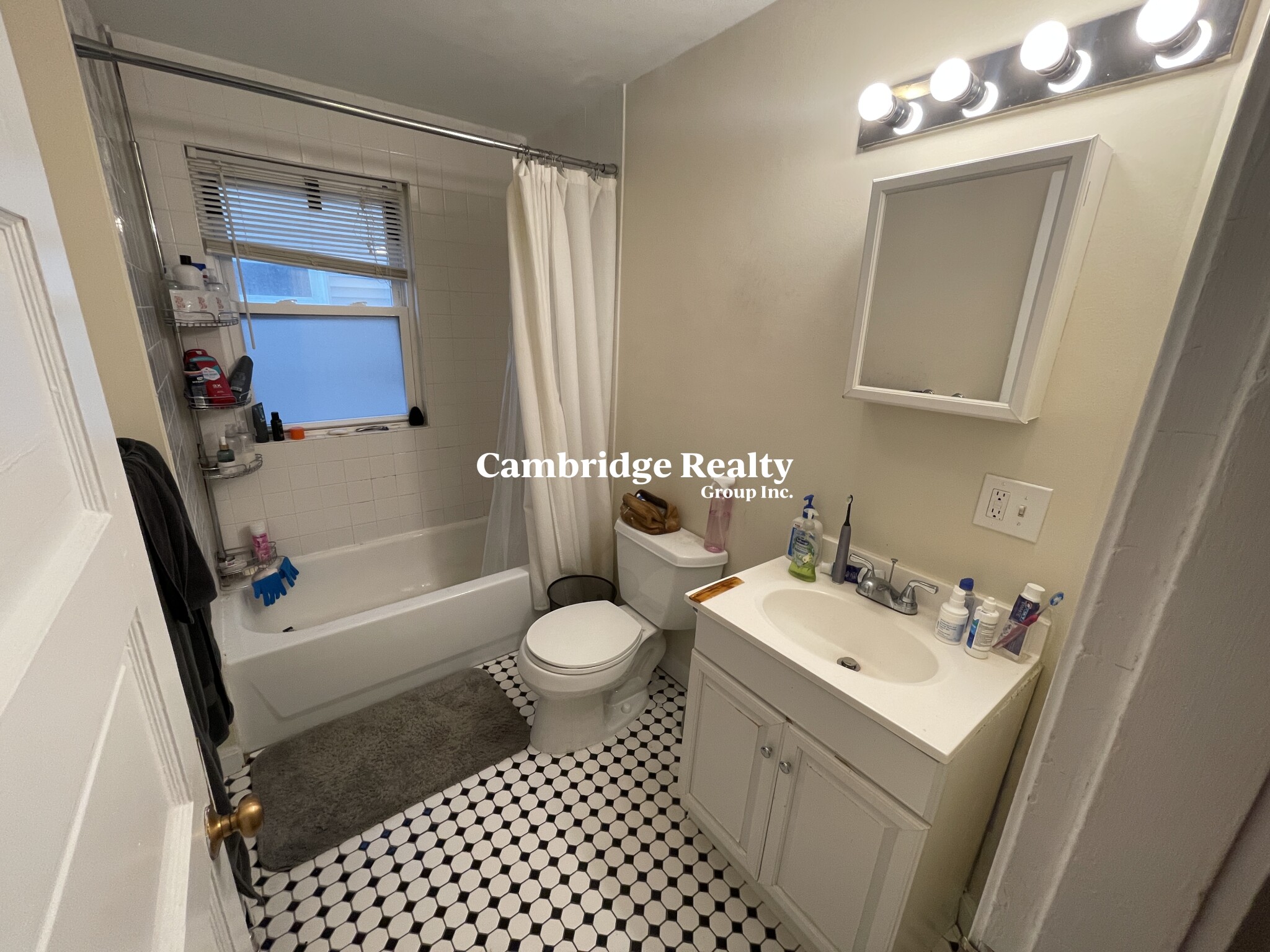 290 Boston Ave, Medford