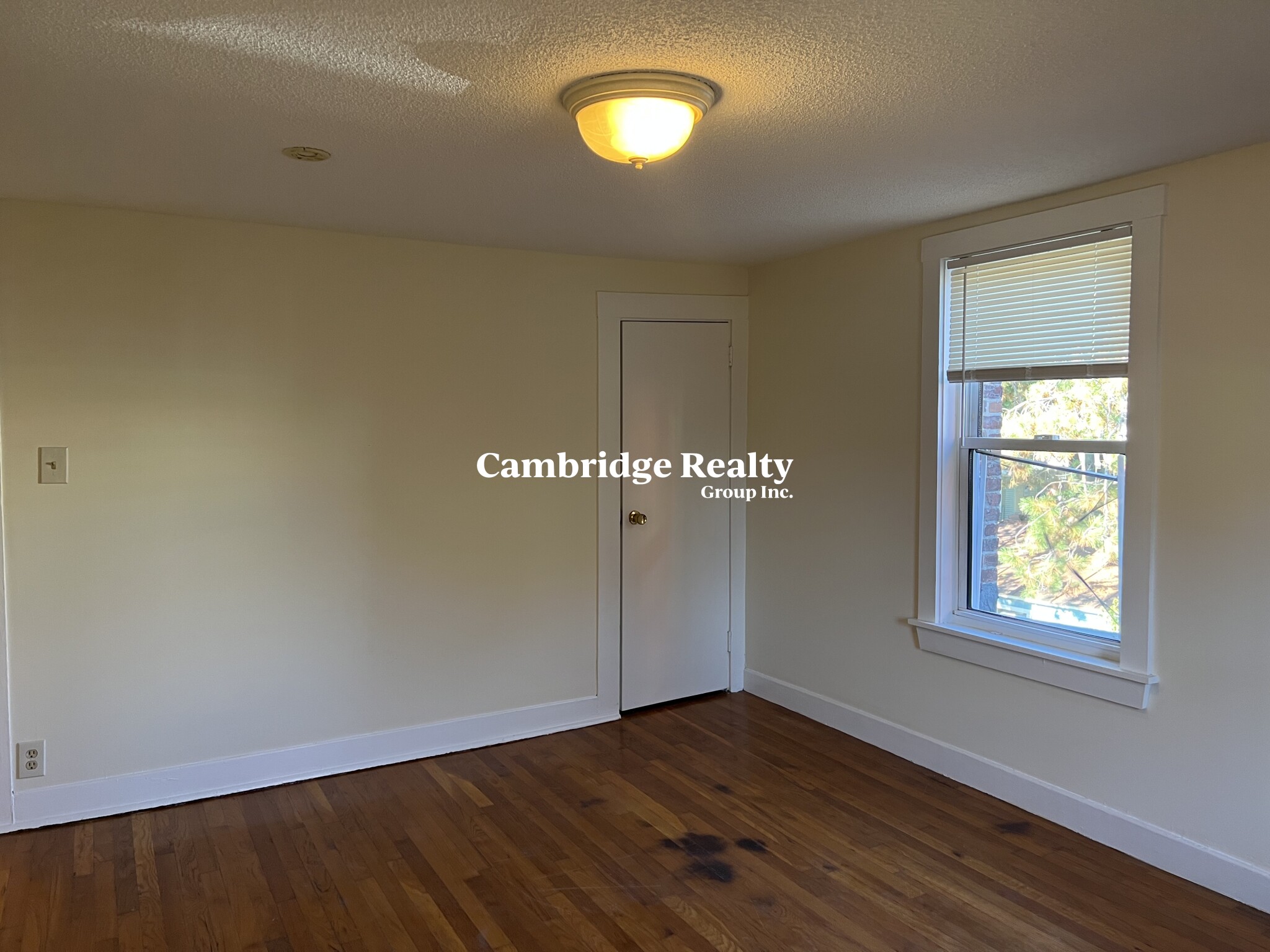 4 Park St, Arlington