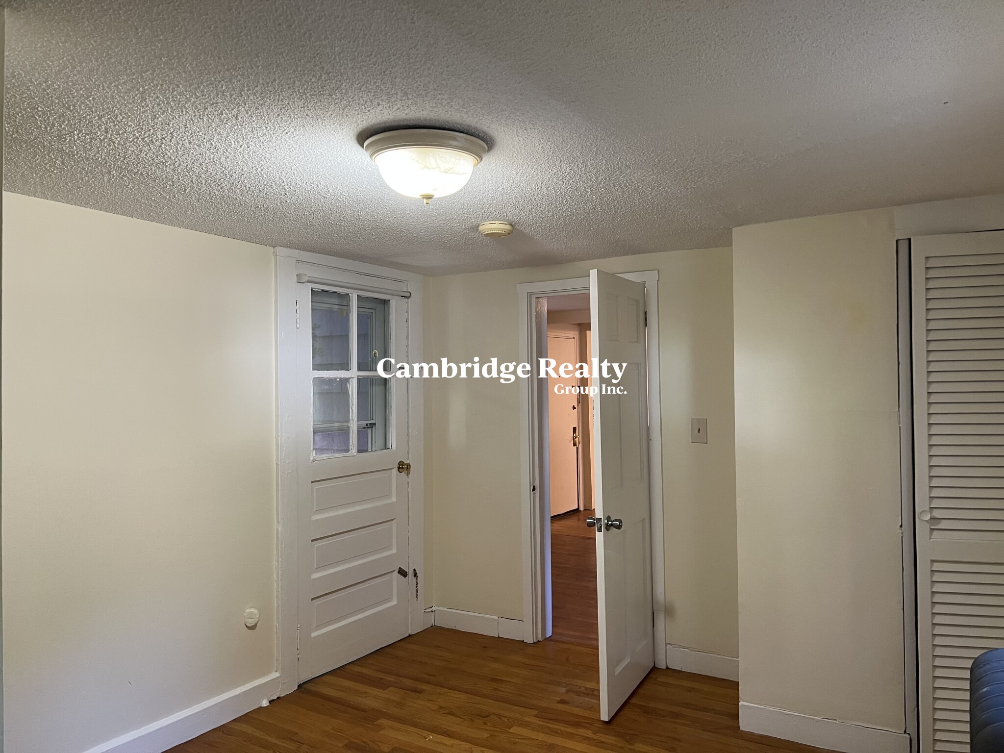 4 Park St, Arlington