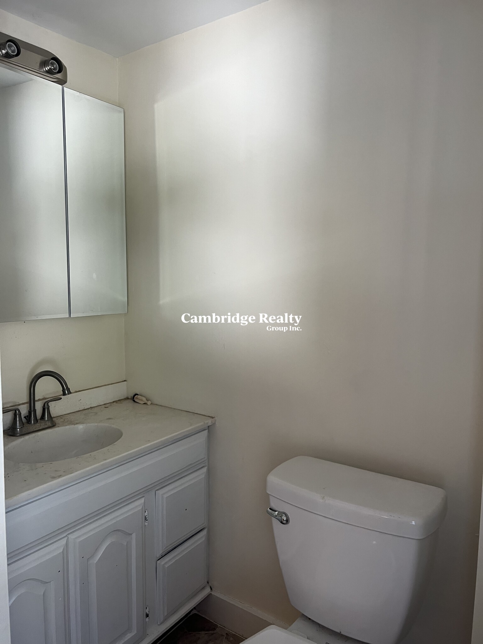 4 Park St, Arlington