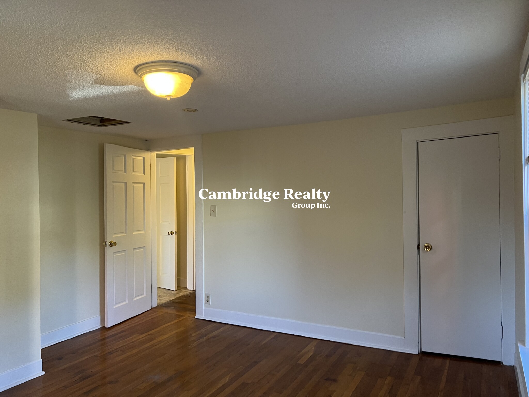 4 Park St, Arlington