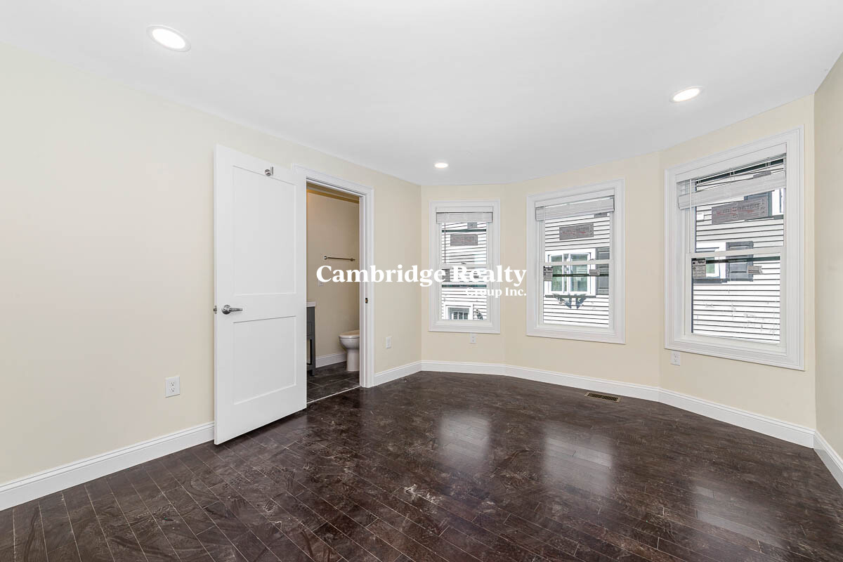 62 Bradbury Ave, Medford