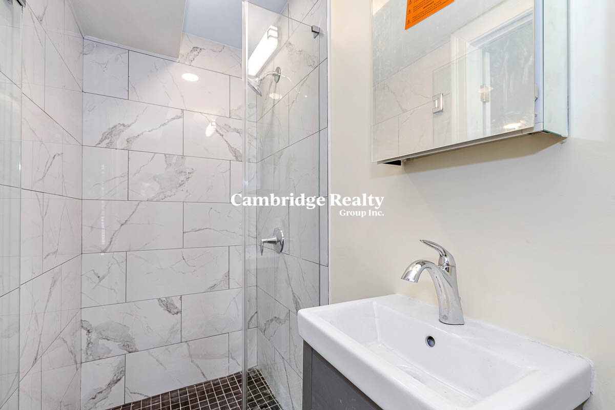 62 Bradbury Ave, Medford