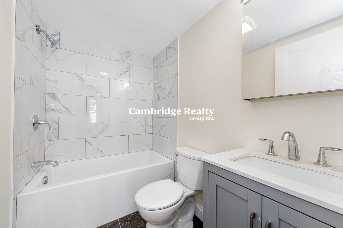 62 Bradbury Ave, Medford