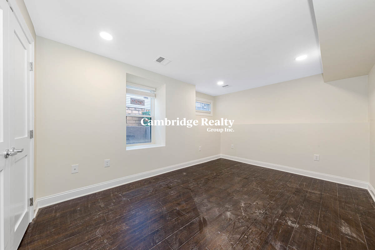 62 Bradbury Ave, Medford