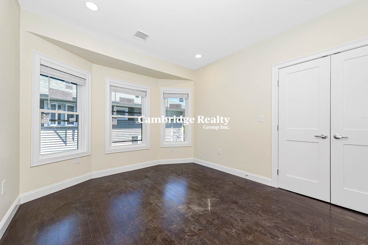 62 Bradbury Ave, Medford