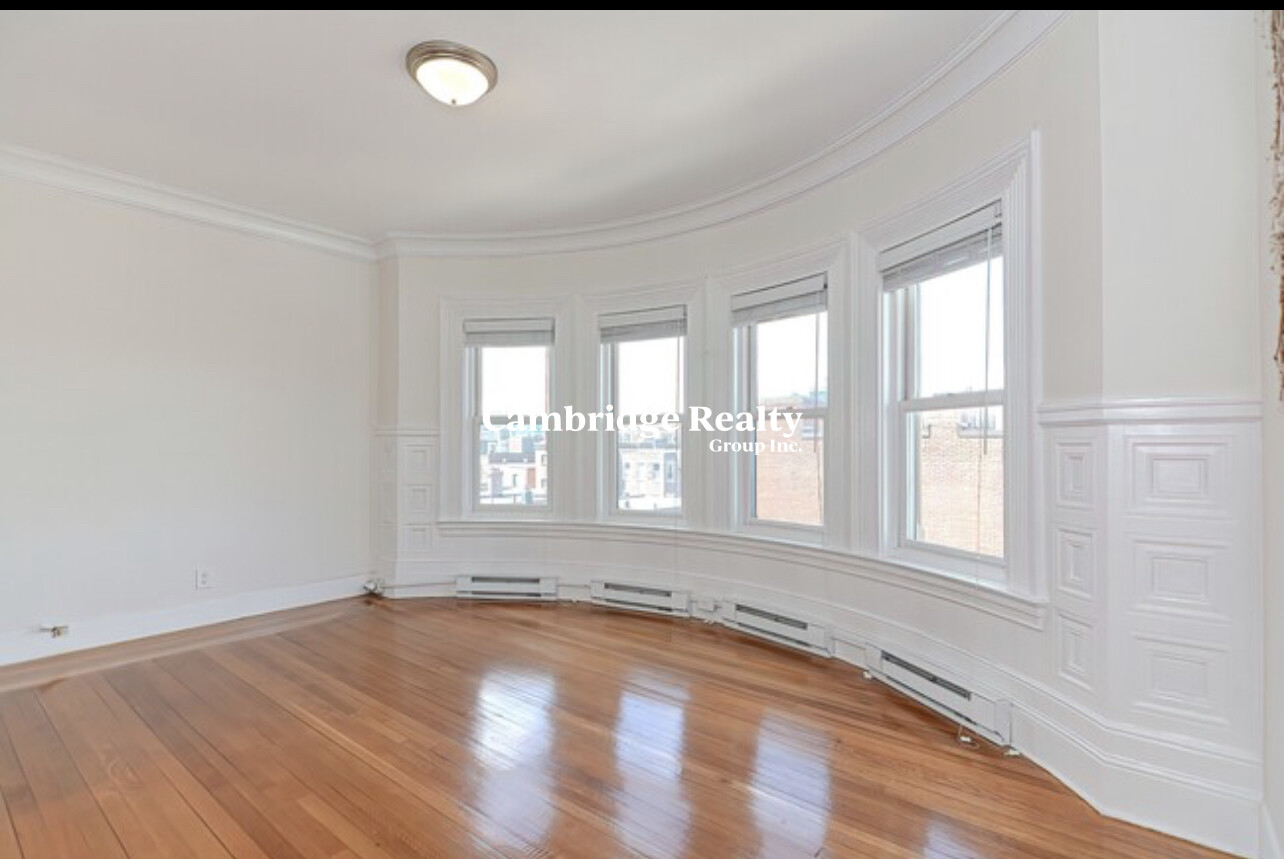 857 Beacon St, Fenway