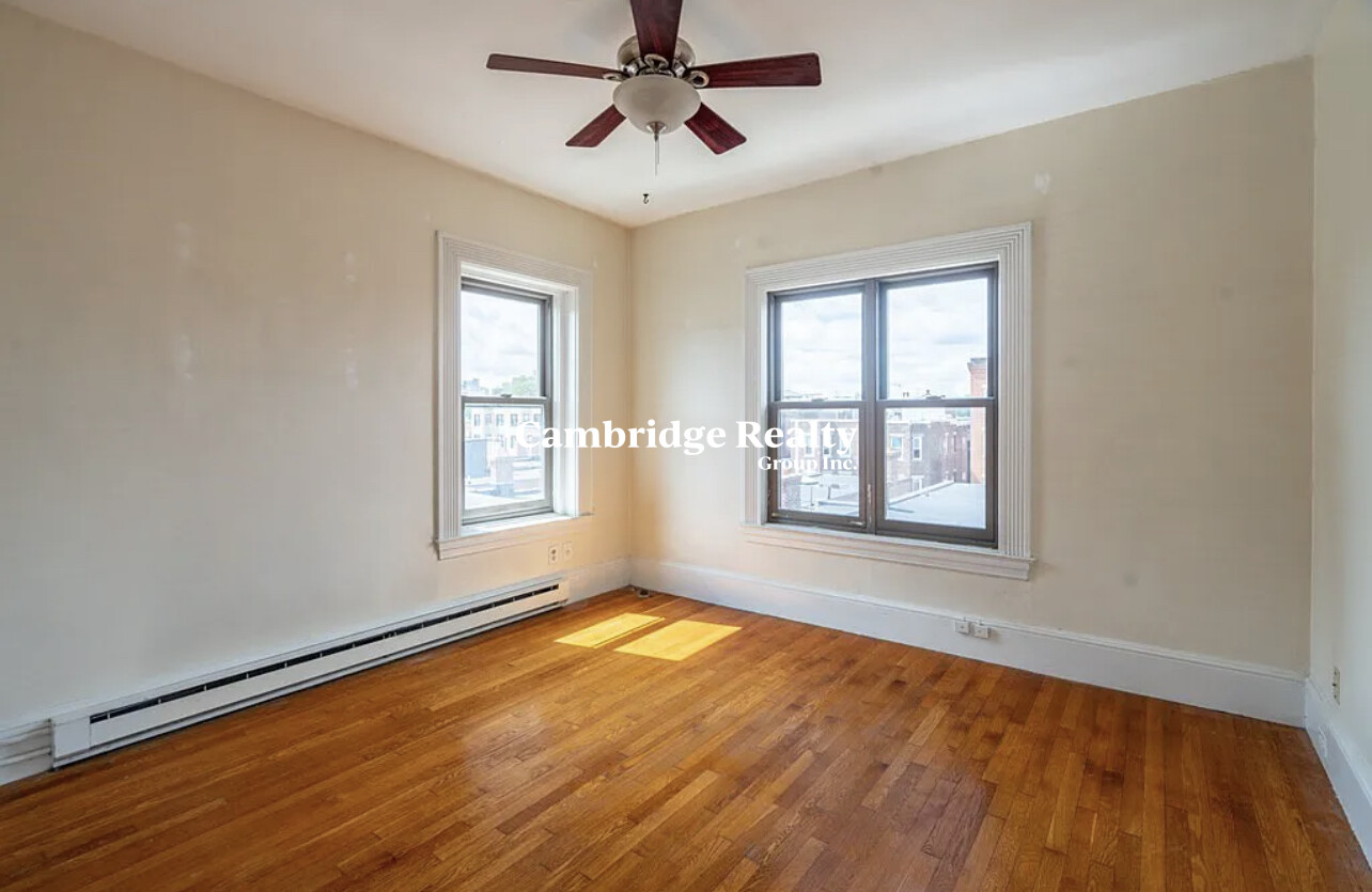 857 Beacon St, Fenway