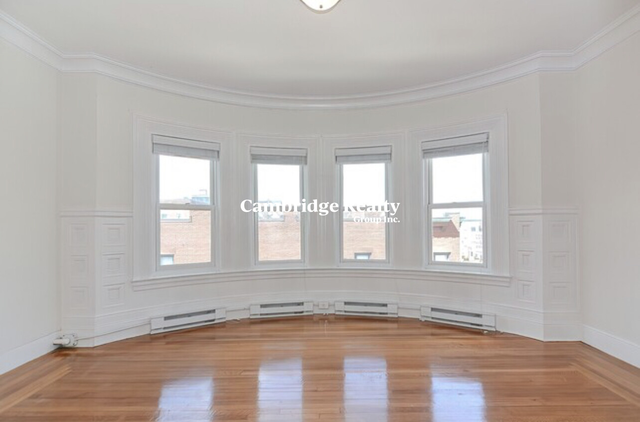 857 Beacon St, Fenway